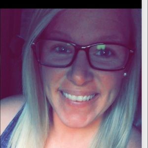 Meet your Posher, Lorie